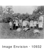 #10932 Picture Of Children And Teacher Watching Turtles