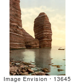 #13645 Picture Of A Boat Near The Monk And Preacher’S Pulpit Formations In Heligoland