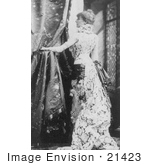 #21423 Stock Photography Of The Actress Sarah Bernhardt In A Beautiful Long Gown