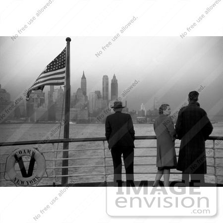 #11207 Picture of People Viewing Manhattan From a Ship by JVPD