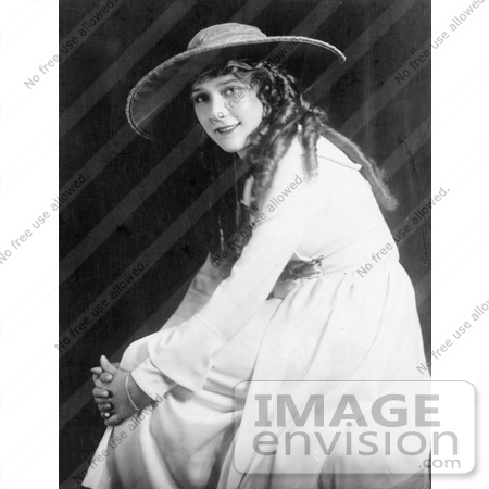 #21332 Stock Photography of Gladys Louise Smith, Known as Mary Pickford, With Her Hands Over Her Knees by JVPD