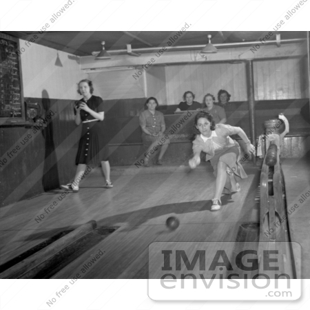 #5365 Women Bowling by JVPD