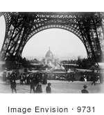 #9731 Picture Of Central Dome Through The Eiffel Tower