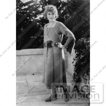 #21340 Stock Photography of Gladys Louise Smith, Known as Mary Pickford, With One Hand on Hip by JVPD